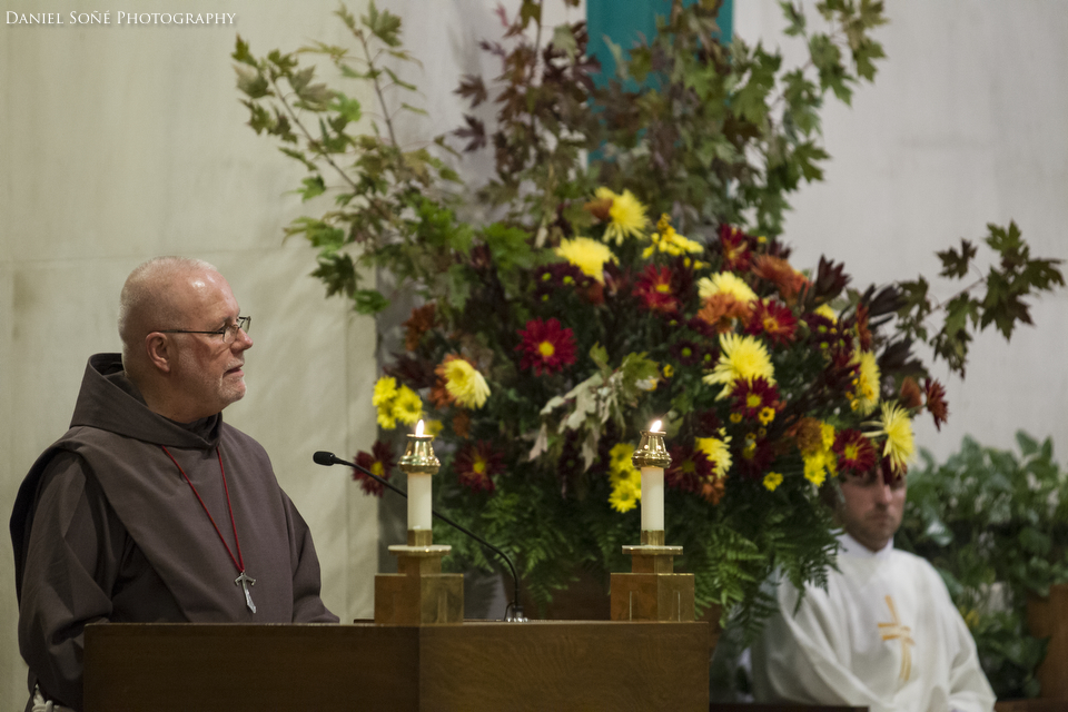 Homilist Father James Gardiner, SA recounts the devotion of the Franciscan Transitus and explains why this year's devotion is significant: It is the first time a pope picked the name of their founder-saint.